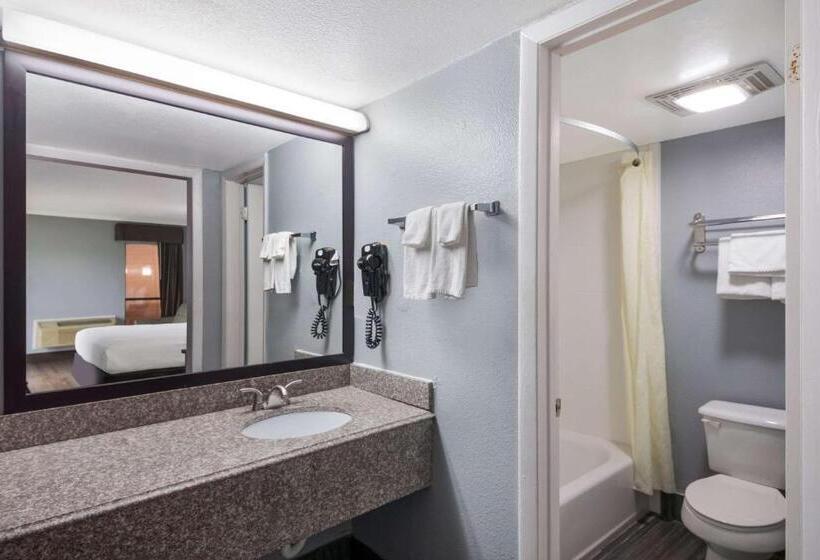 스탠다드 룸 킹사이즈 침대, Econo Lodge Near The Domain   The Arboretum