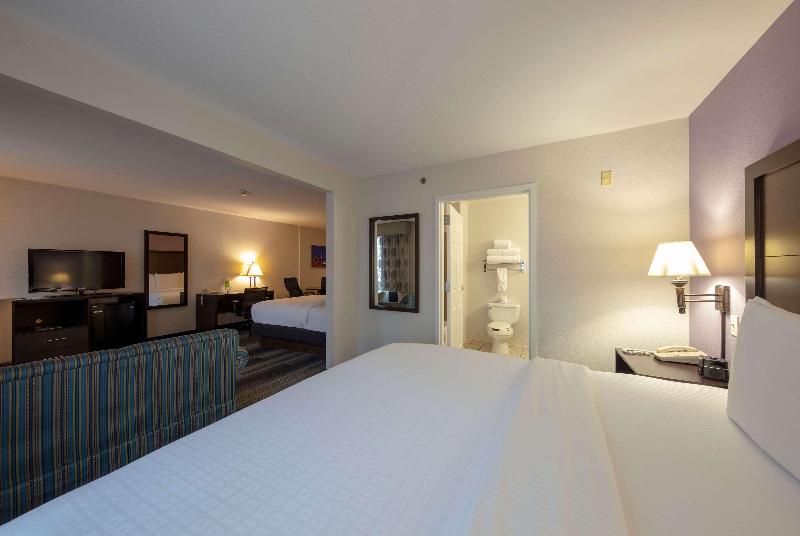 اتاق لوکس با تخت بزرگ, La Quinta Inn & Suites By Wyndham Springfield Airport Plaza