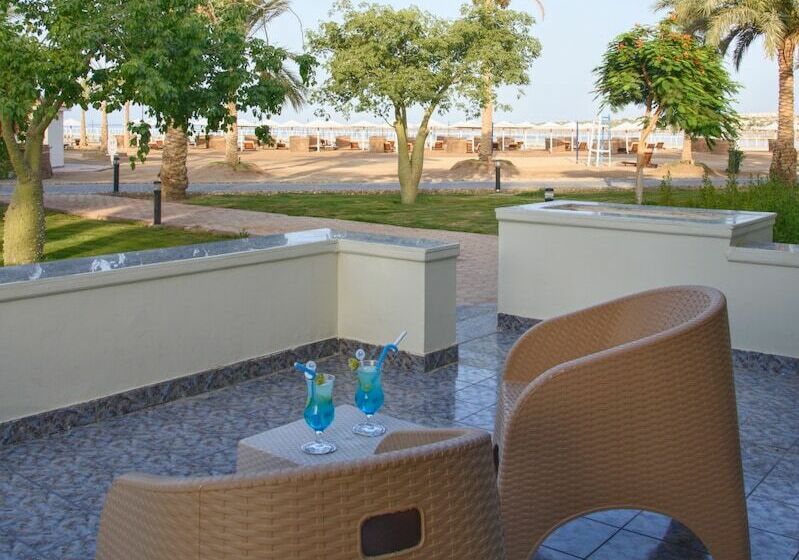 اتاق استاندارد با چشم‌انداز باغ, Pharaoh Azur Resort