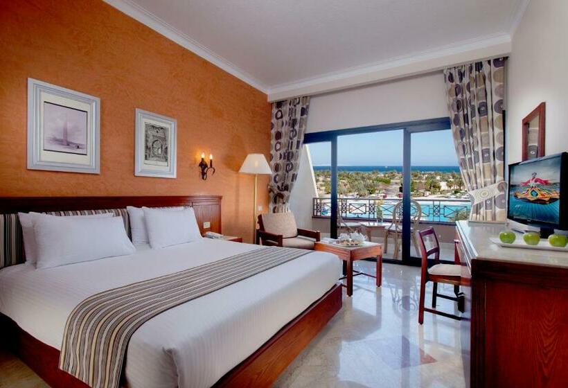 اتاق استاندارد با چشم‌انداز استخر, Pharaoh Azur Resort