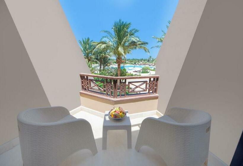 اتاق استاندارد با چشم‌انداز استخر, Pharaoh Azur Resort