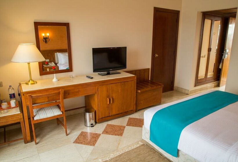 اتاق استاندارد با چشم‌انداز استخر, Pharaoh Azur Resort