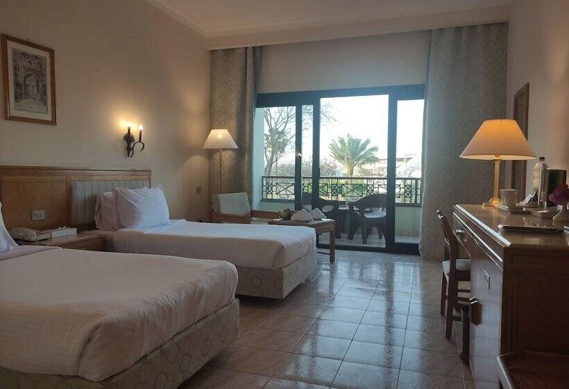 اتاق استاندارد با چشم‌انداز باغ, Pharaoh Azur Resort