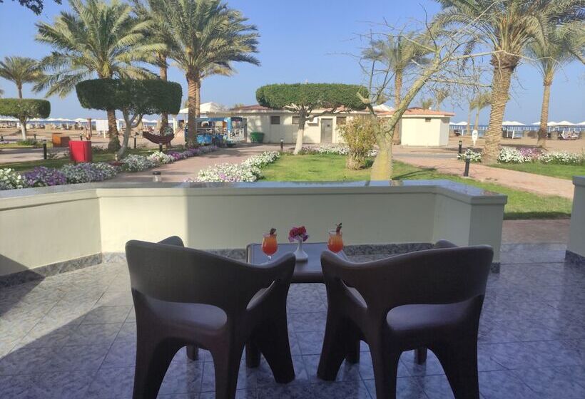بانگلوی استاندارد, Pharaoh Azur Resort