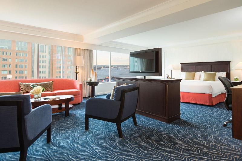 带双人大床的行政管理套房, Renaissance Boston Seaport