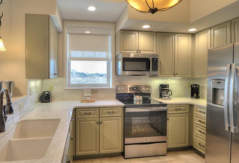 2 Bedrooms Apartment River View, Riverstone Condo Resort & Spa