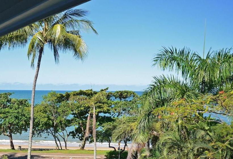 1-Bedroom Upper Apartment Sea View, Roydon Beachfront Apartments