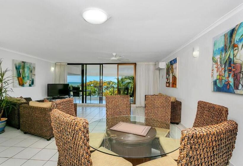 Superior 2-bedroom flat with sea view, Roydon Beachfront Apartments