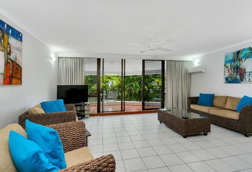 2 Bedroom Apartment with Views, Roydon Beachfront Apartments