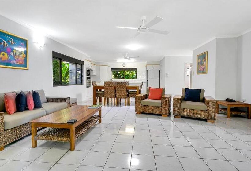 1 Bedroom Apartment, Roydon Beachfront Apartments