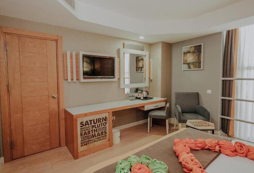 اتاق خانوادگی با چشم‌انداز کوه, Saturn Palace Resort   All Inclusive
