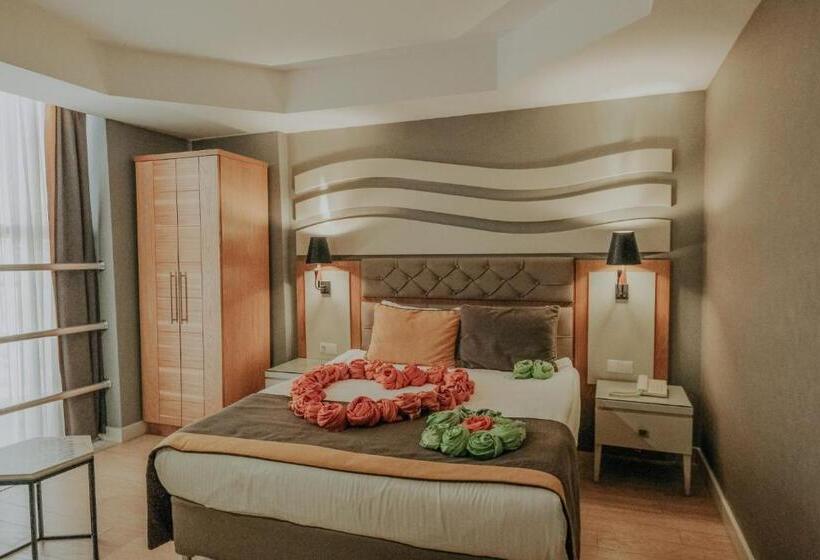 اتاق خانوادگی با چشم‌انداز کوه, Saturn Palace Resort   All Inclusive