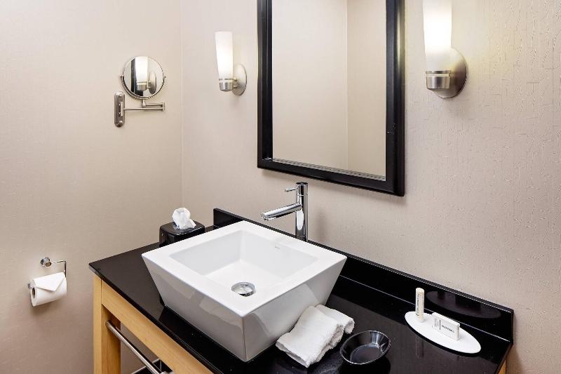 Suite Queen Bed, Springhill Suites By Marriott Green Bay