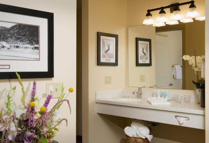 اتاق استاندارد با تخت بزرگ, The Rockwell Inn