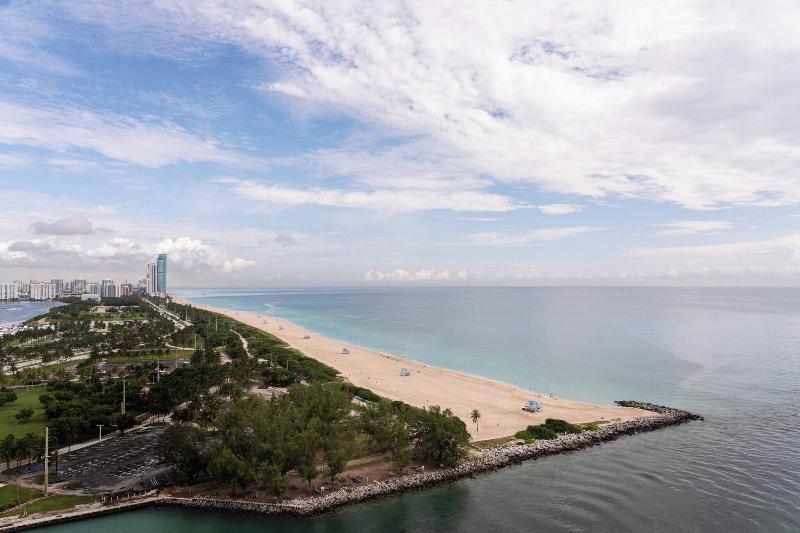 اتاق استاندارد با چشم‌انداز, The Ritzcarlton Bal Harbour, Miami
