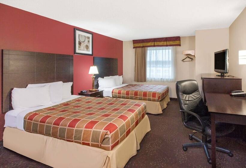 Standard Room 2 Double Beds, Travelodge By Wyndham Romulus Detroit Airport