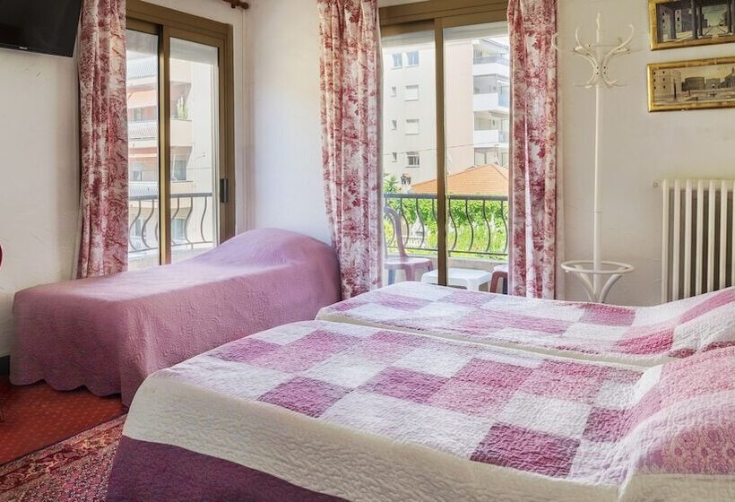 اتاق استاندارد سه تخته با بالکن, Villa Nina