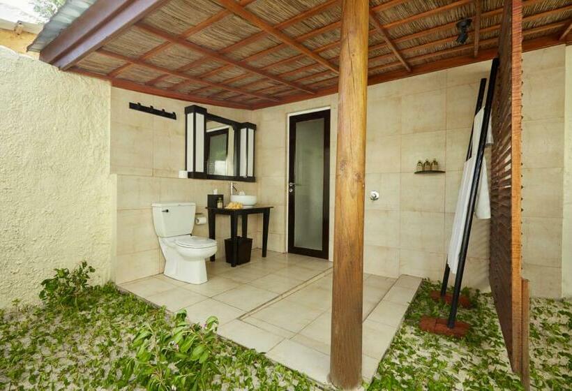 بانگلوی استاندارد, Kuredu Island Resort & Spa