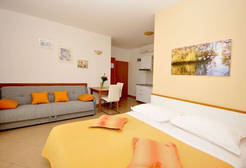 스탠다드 발코니 스튜디오, Apartmani Trogir