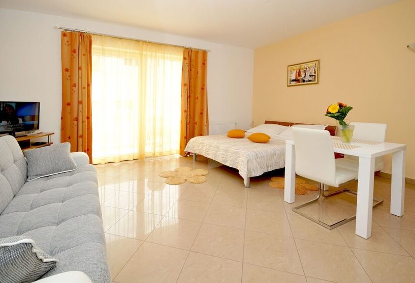 스탠다드 발코니 스튜디오, Apartmani Trogir