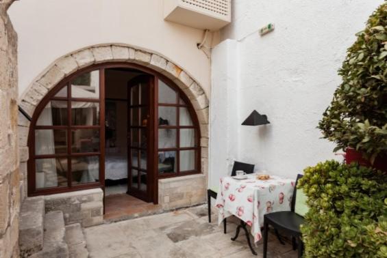 디럭스 스튜디오, Calergi Residence Monthly Offers
