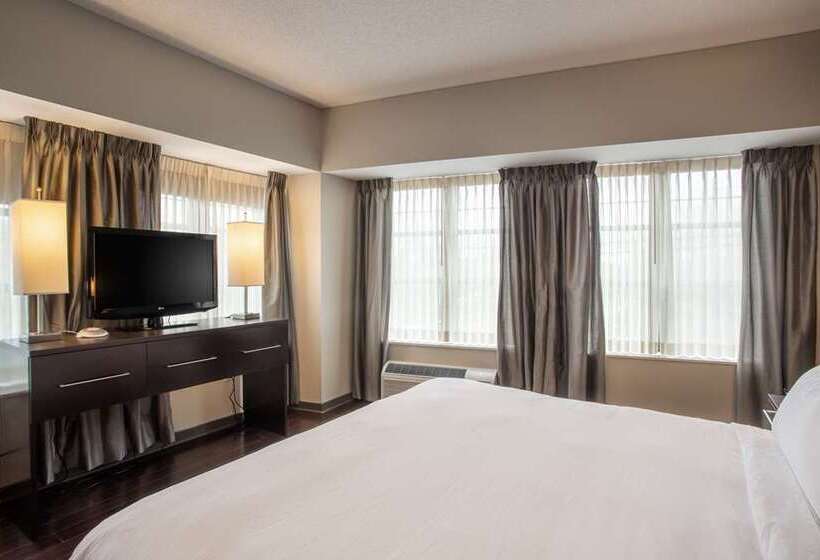 سوئیت با تخت بزرگ, Conrad Indianapolis