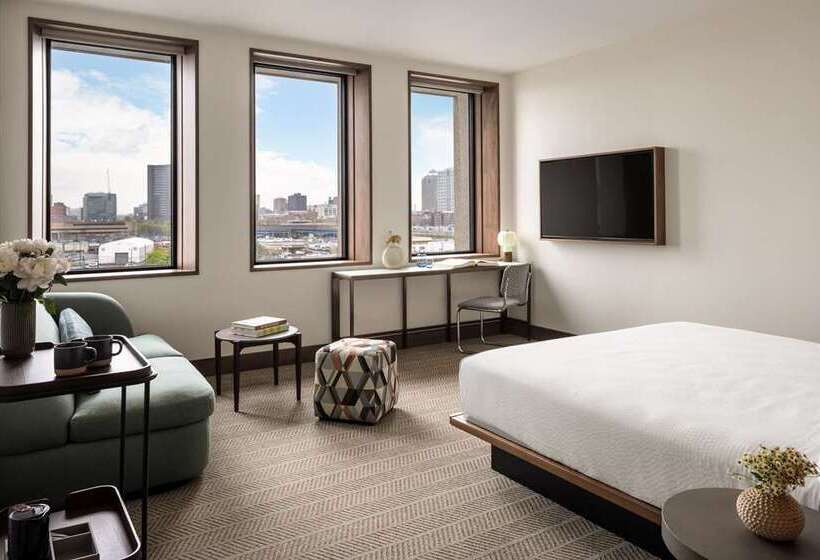 اتاق لوکس با تخت بزرگ, Conrad Indianapolis