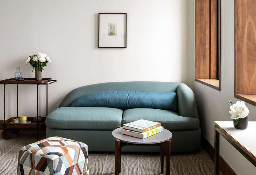 اتاق لوکس با تخت بزرگ, Conrad Indianapolis