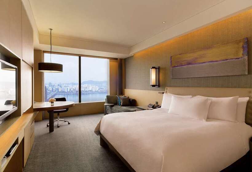 اتاق لوکس با تخت بزرگ, Conrad Indianapolis