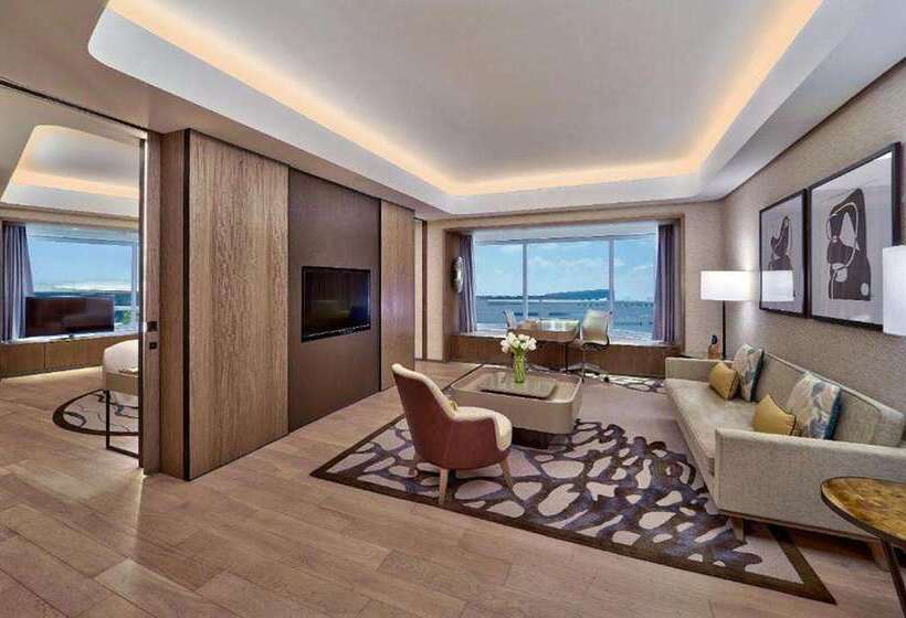 سوئیت با تخت بزرگ, Conrad Indianapolis