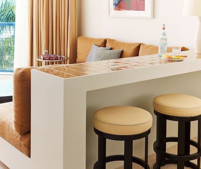 Deluxe Suite Sea View, Palm Heights