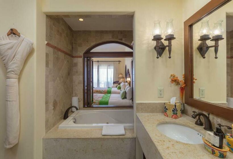 سوییت خانوادگی, Hacienda Encantada Resort & Residences