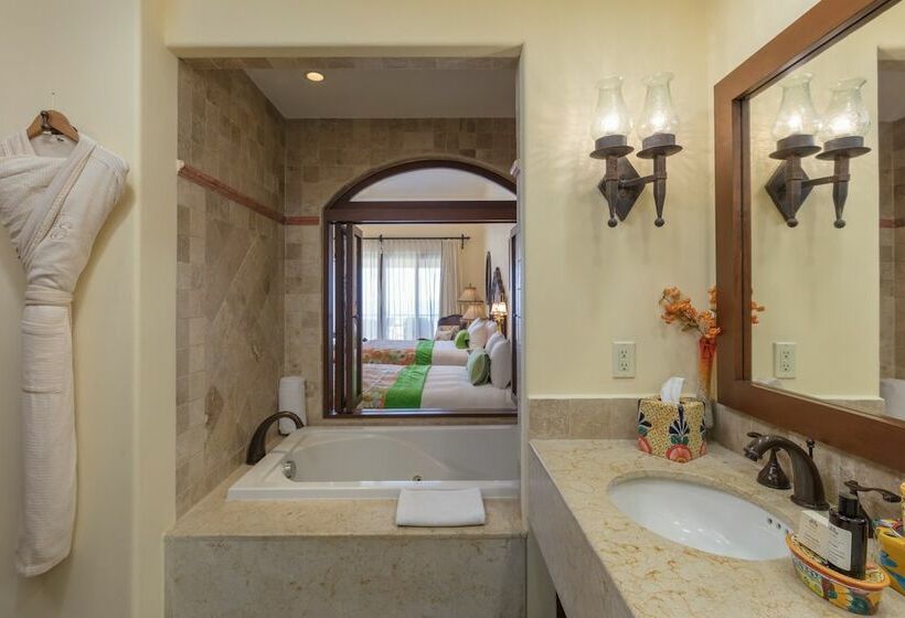 سوییت خانوادگی, Hacienda Encantada Resort & Residences