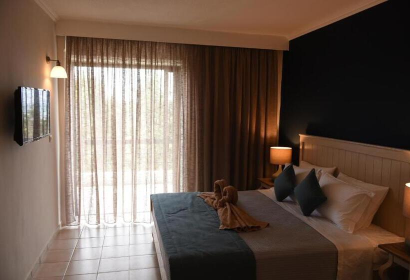 Deluxe Room, Kassandra Mare