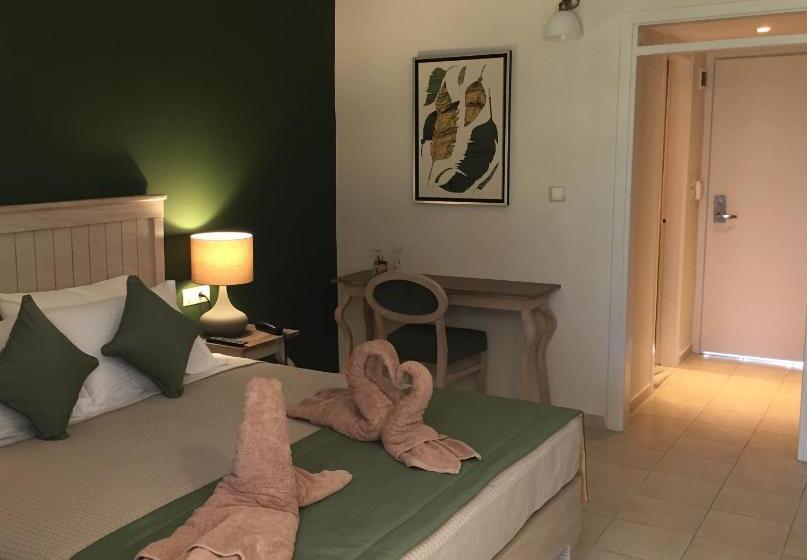 Deluxe Triple Room, Kassandra Mare