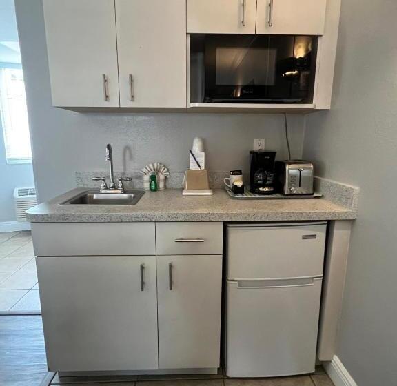 اتاق استاندارد با چشم‌انداز استخر, Pelican Point On Clearwater Beach