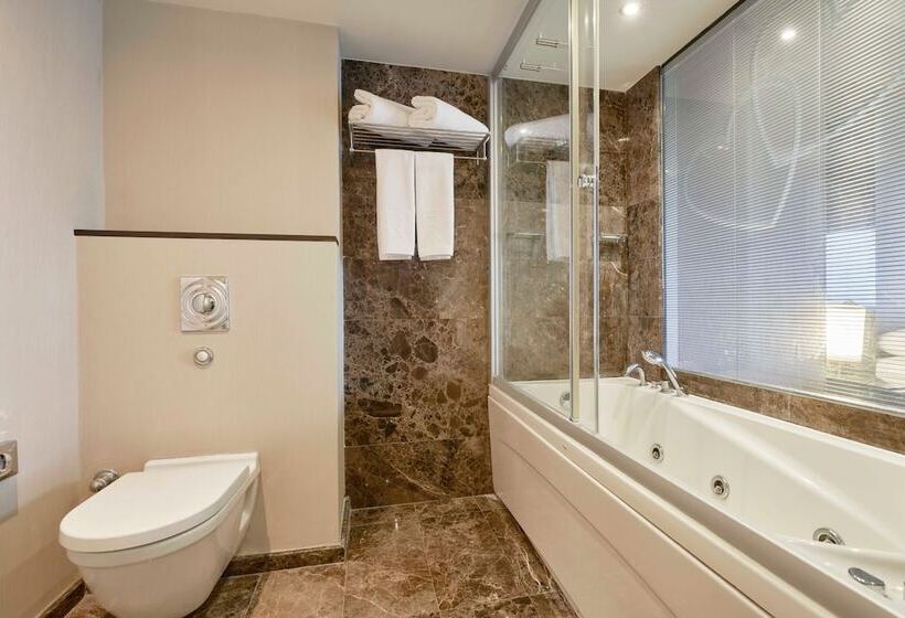 سوئیت سینیور, Richmond Nua Wellness Spa   Adult Only