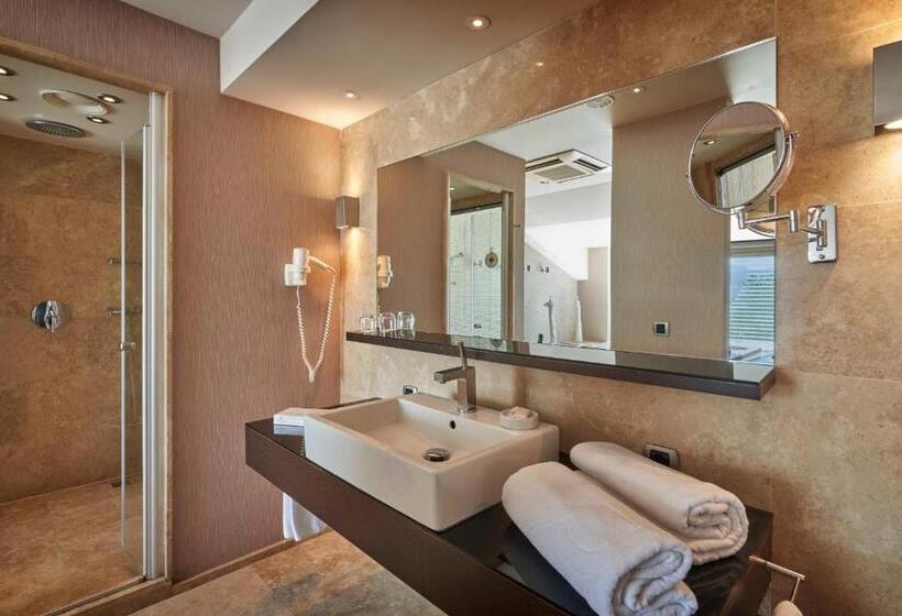 سوییت سوپریور, Richmond Nua Wellness Spa   Adult Only