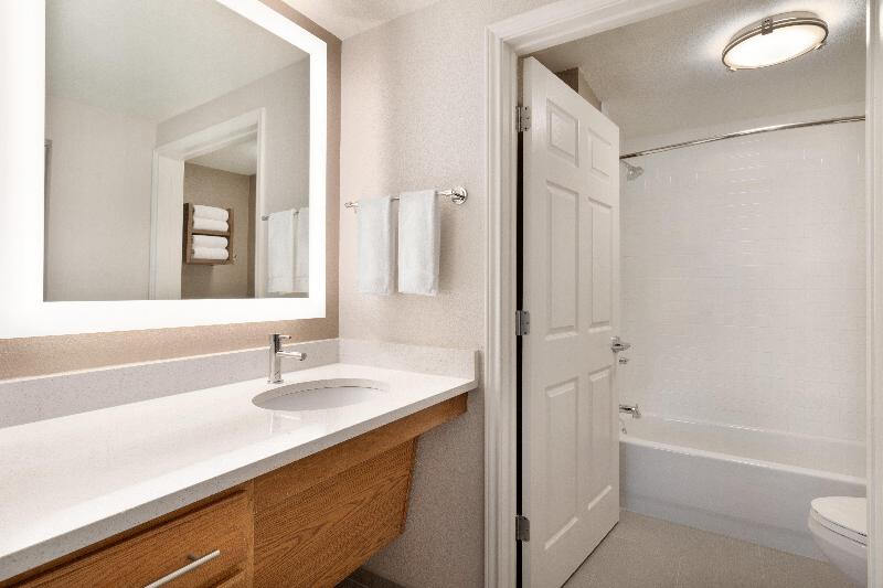 キングサイズベッドのスイートルーム, Staybridge Suites San Antonio Downtown Convention Center, An Ihg