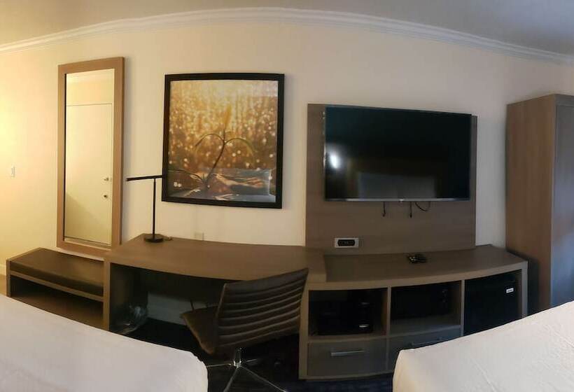 带2个双人床的标准工作室, Comfort Inn