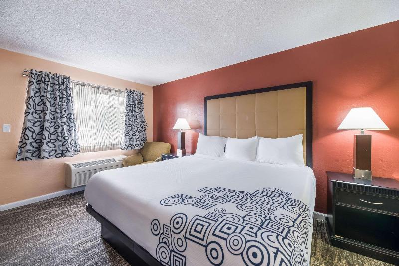 اتاق استاندارد با تخت بزرگ, Tiki Lodge Mchenry   Downtown Modesto