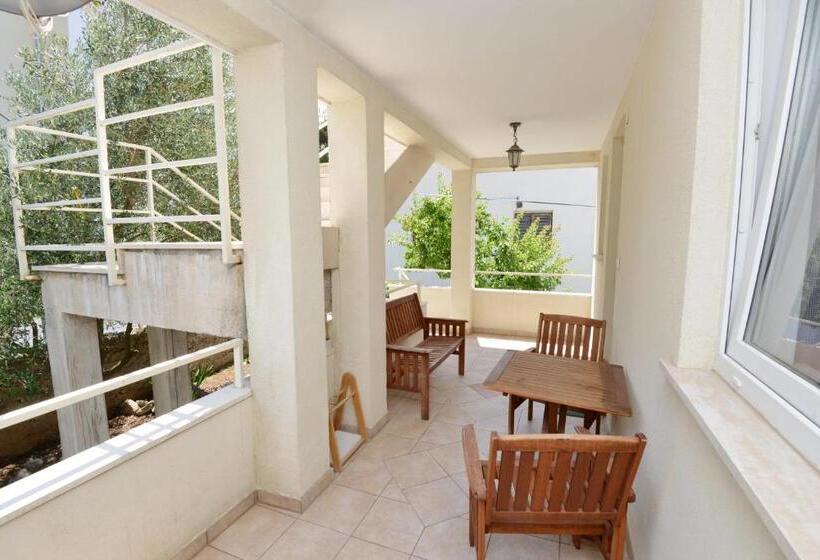 آپارتمان 1 خوابه با چشم‌انداز باغ, Villa Elly