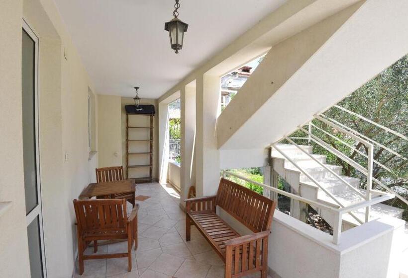 آپارتمان 1 خوابه با چشم‌انداز باغ, Villa Elly