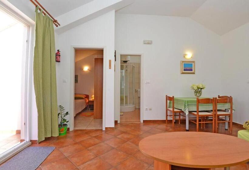 آپارتمان 1 خوابه با بالکن و چشم‌انداز دریا, Villa Elly