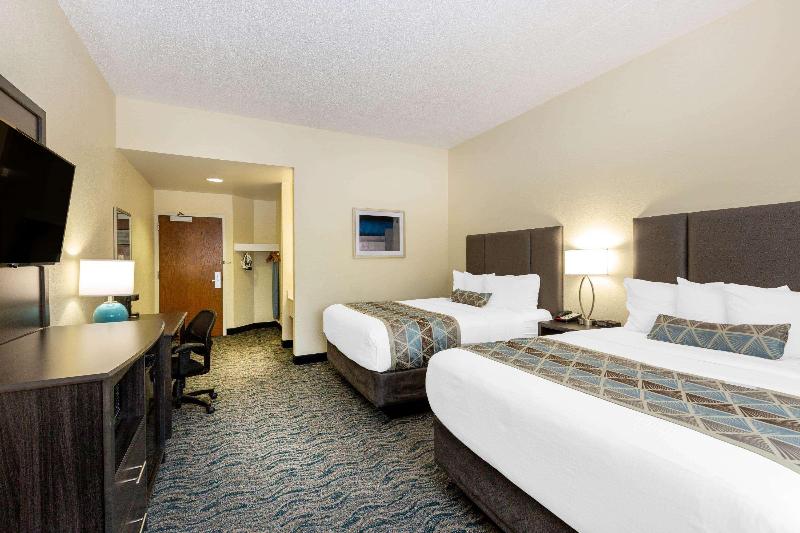اتاق استاندارد با تخت دو نفره بزرگ, Baymont By Wyndham Des Moines Airport