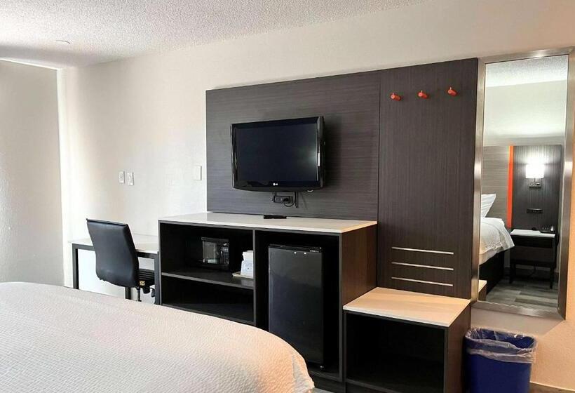 اتاق استاندارد با تخت بزرگ برای معلولان, Baymont By Wyndham Indianapolis East