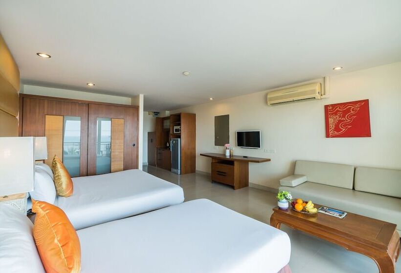 اتاق لوکس با چشم‌انداز استخر, Bella Villa Cabana