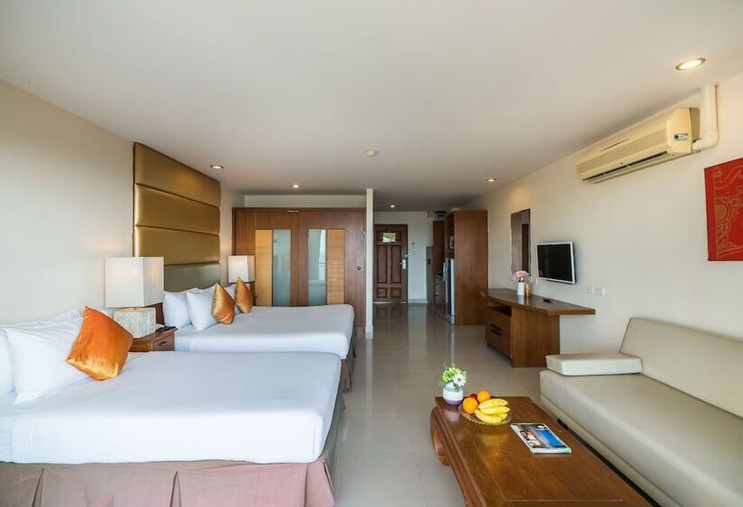 اتاق لوکس با چشم‌انداز استخر, Bella Villa Cabana
