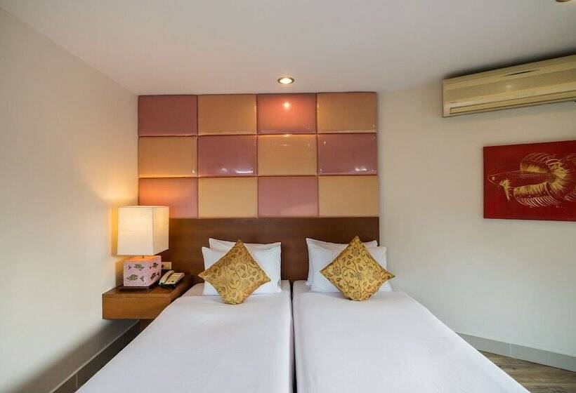 اتاق لوکس با چشم‌انداز استخر, Bella Villa Cabana