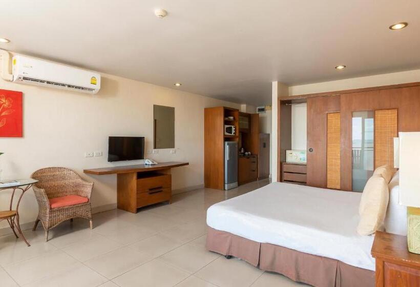 اتاق لوکس با چشم‌انداز استخر, Bella Villa Cabana
